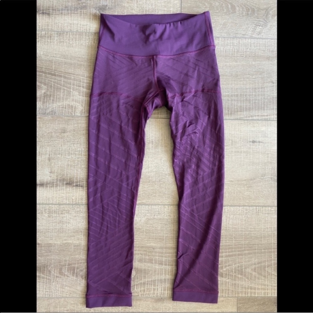 Lululemon Hot Like Agni Crop (23") in Darkest Magenta Size 2